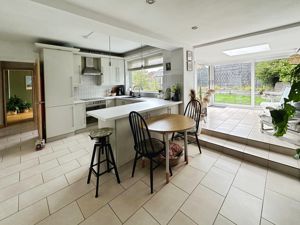 Kitchen-Diner- click for photo gallery